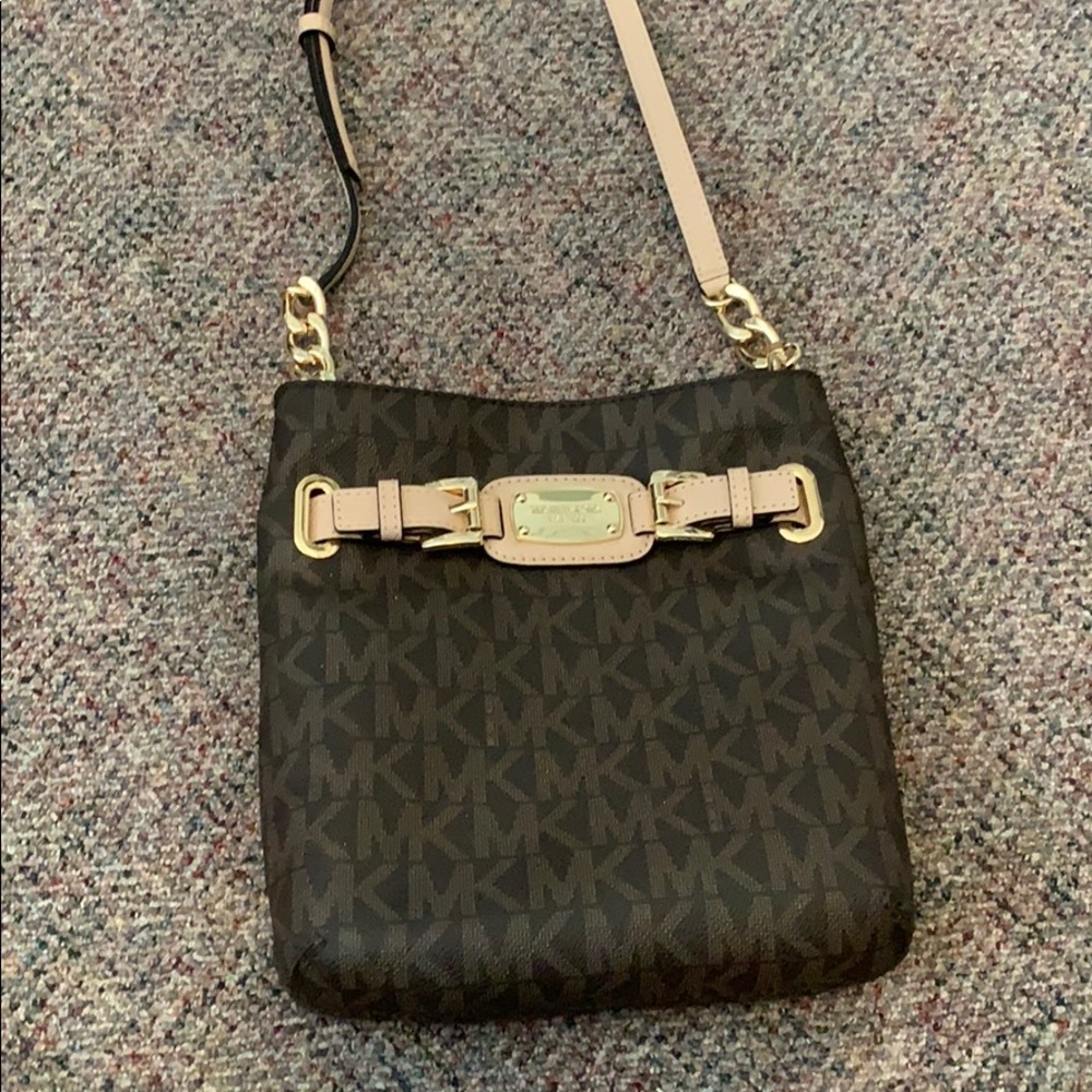 Michael kors cross body purse